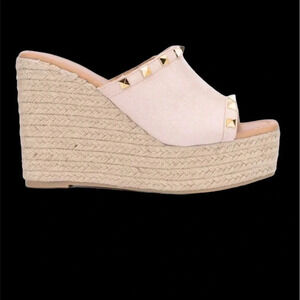 Olivia Miller Nude pink  Studded Venessa platform slip on wedge Sz 8